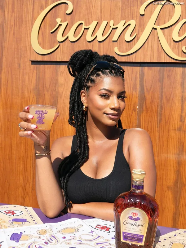 Taylor Rooks photo 16 of 402
