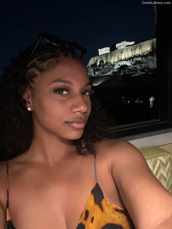 Taylor Rooks photo 19 of 402