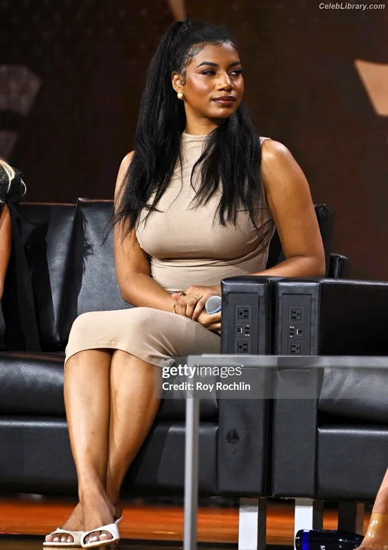 Taylor Rooks photo 23 of 402