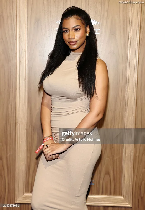 Taylor Rooks photo 1 of 402