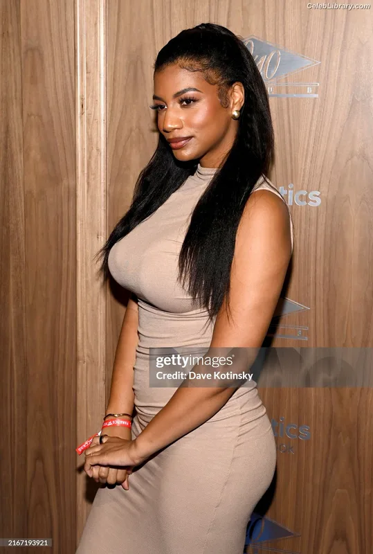 Taylor Rooks photo 3 of 402