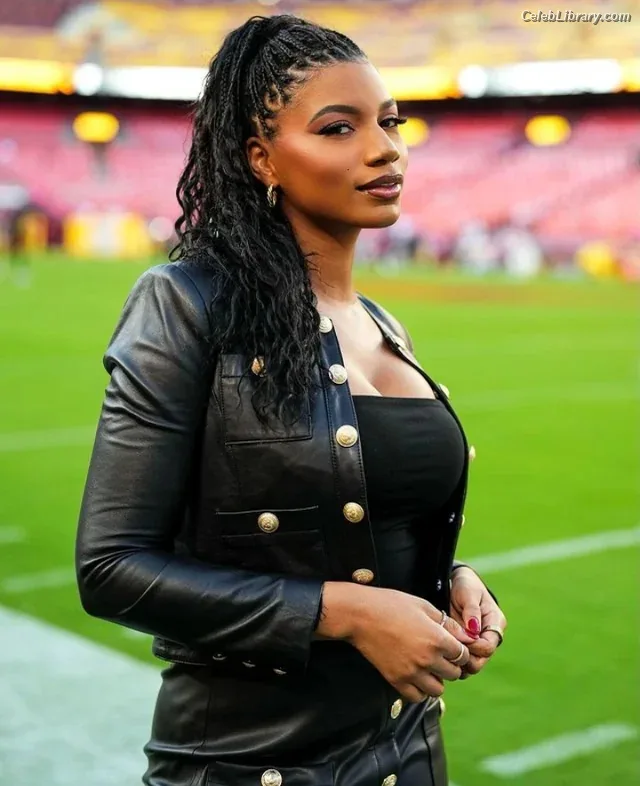 Taylor Rooks photo 7 of 402