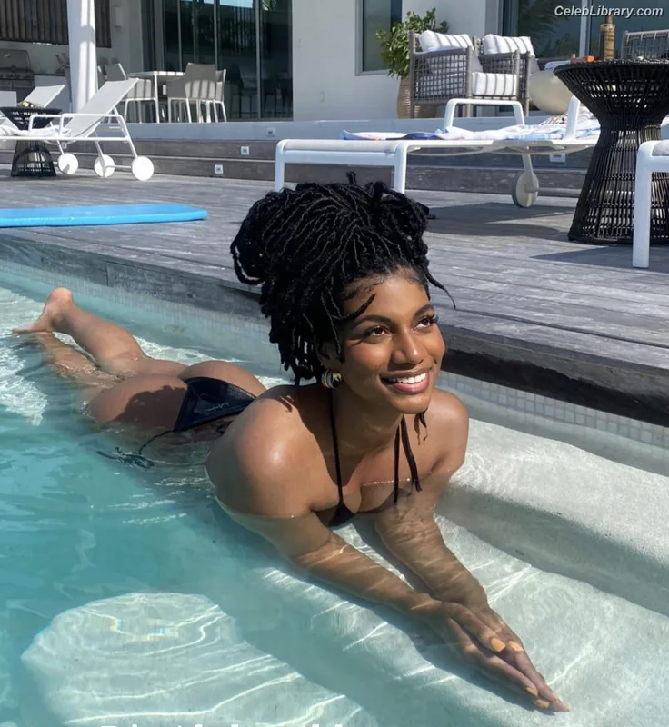 Taylor Rooks photo 1 of 402