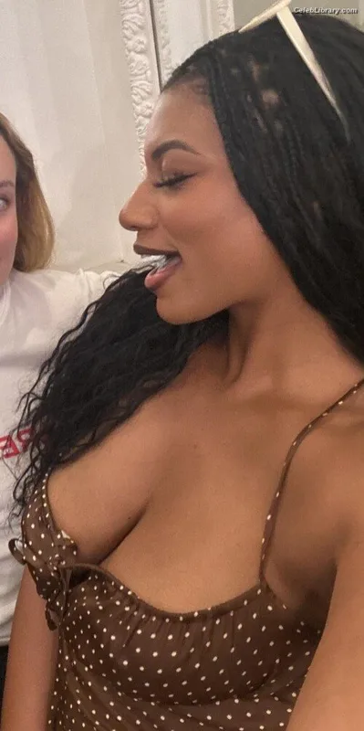 Taylor Rooks photo 5 of 402