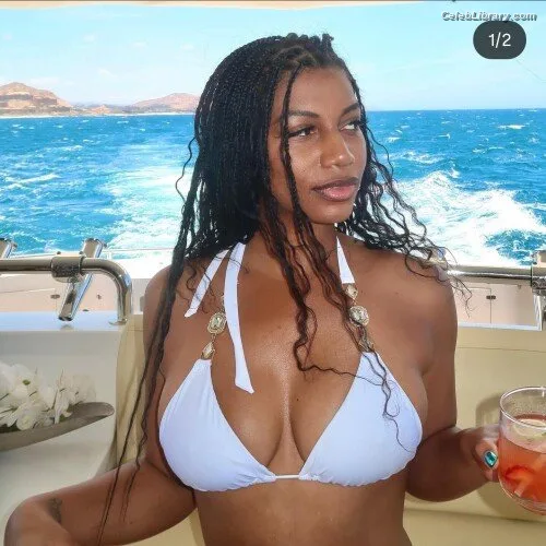 Taylor Rooks photo 7 of 402