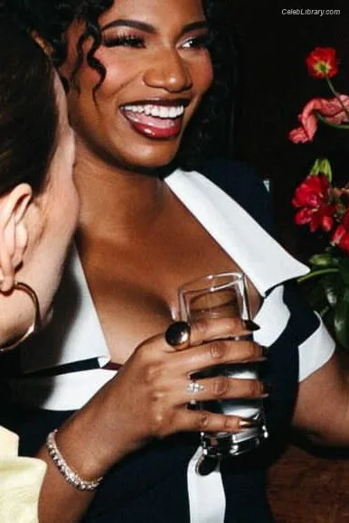 Taylor Rooks photo 2 of 402