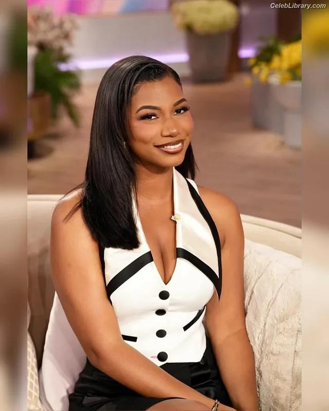 Taylor Rooks photo 22 of 402