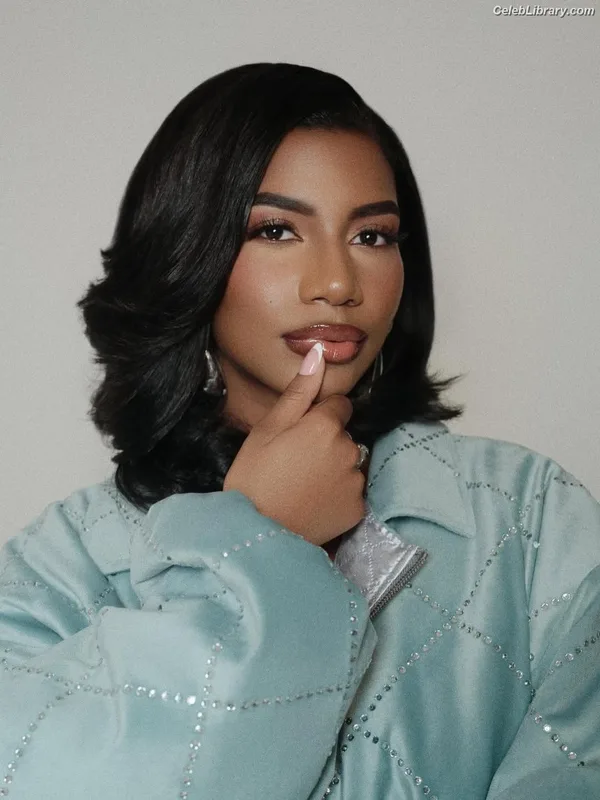 Taylor Rooks photo 4 of 402
