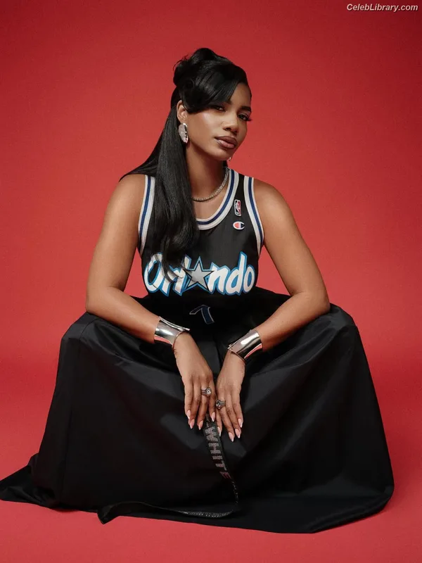 Taylor Rooks photo 6 of 402