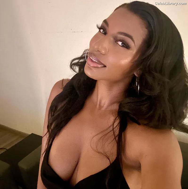 Taylor Rooks photo 11 of 402