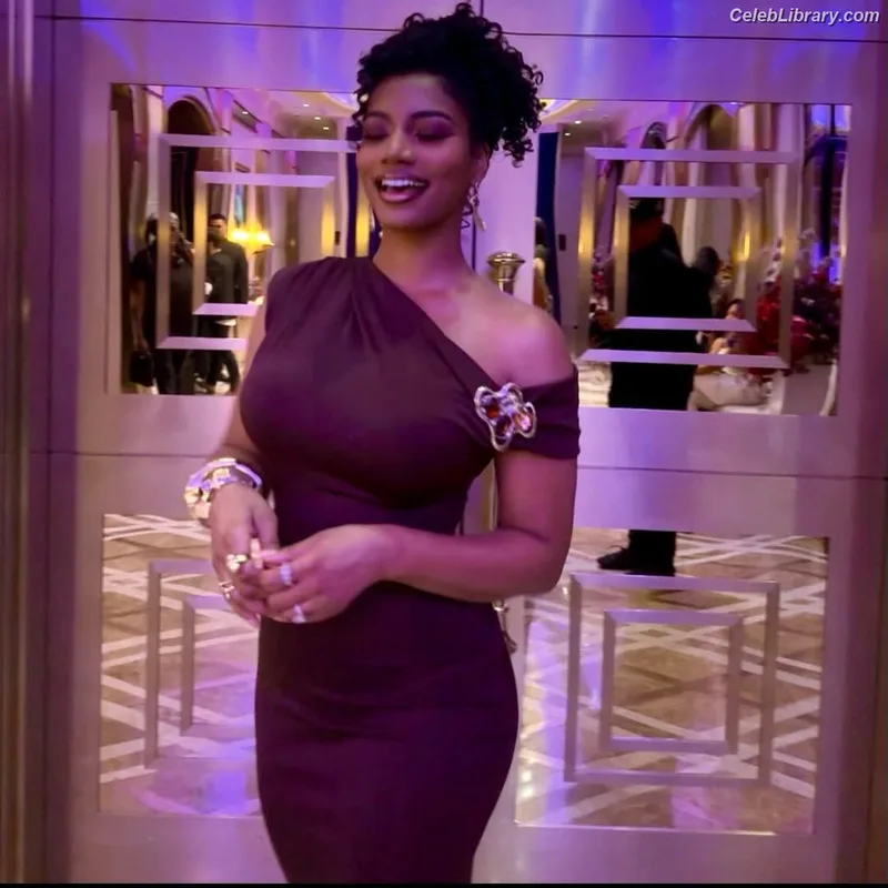 Taylor Rooks photo 12 of 402