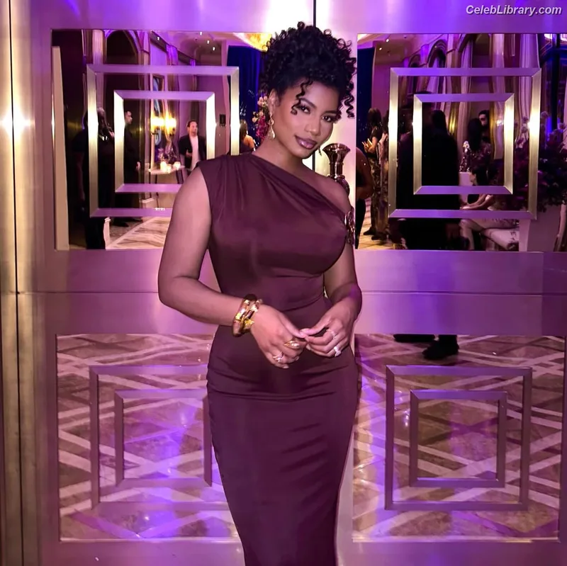 Taylor Rooks photo 13 of 402
