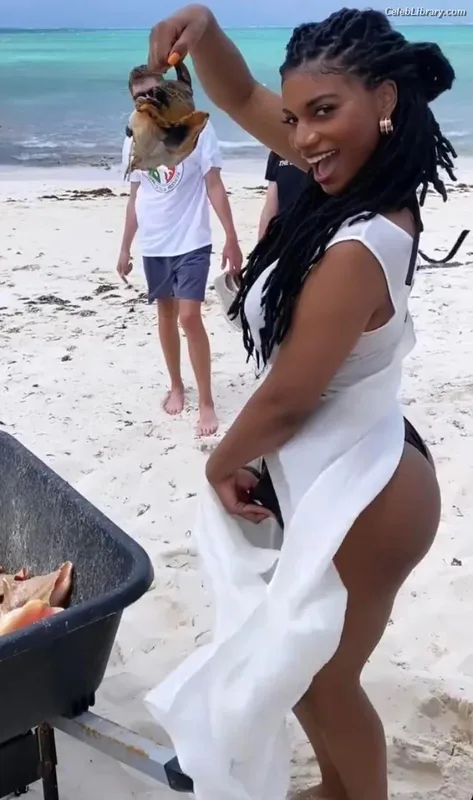 Taylor Rooks photo 15 of 402