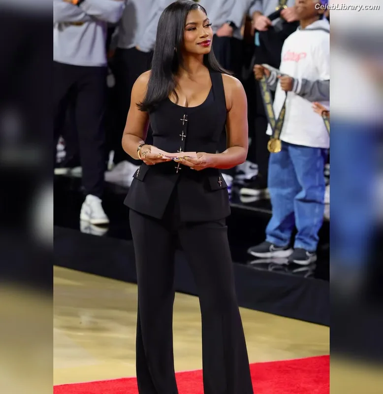 Taylor Rooks photo 1 of 402