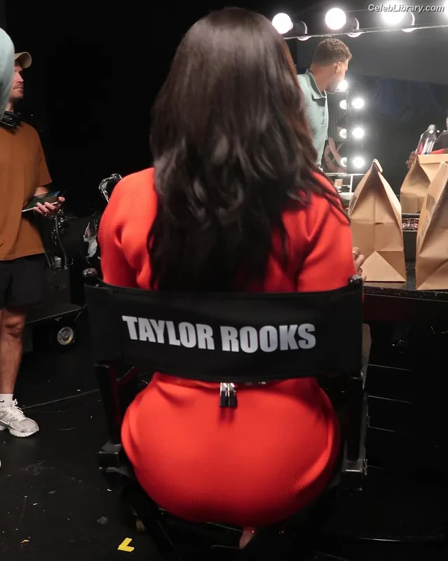 Taylor Rooks photo 2 of 402
