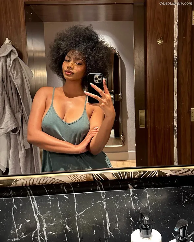 Taylor Rooks photo 3 of 402