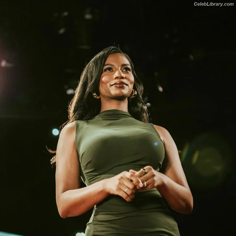 Taylor Rooks photo 4 of 402