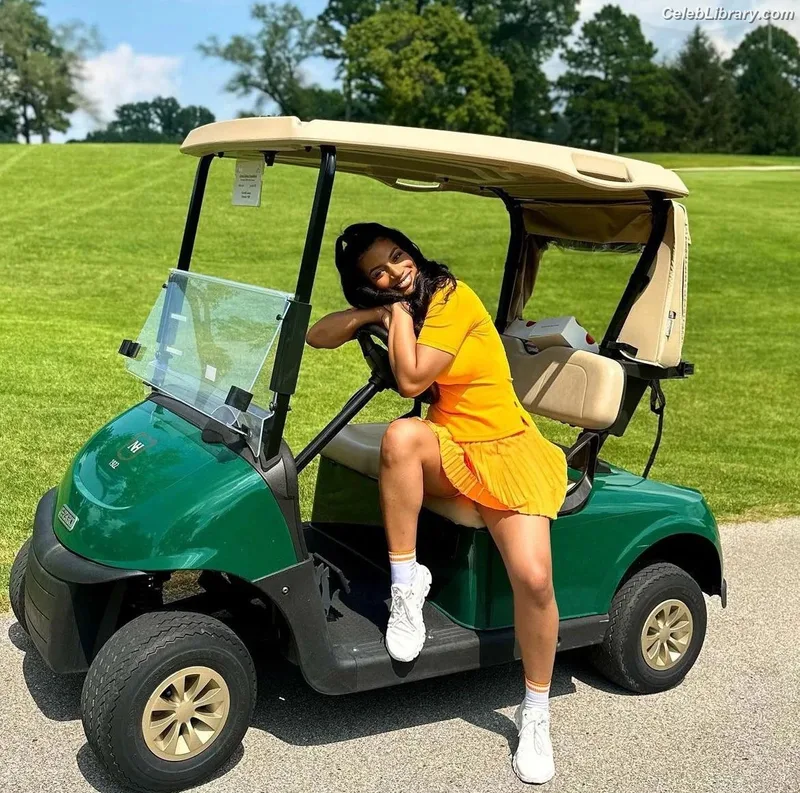 Taylor Rooks photo 4 of 402