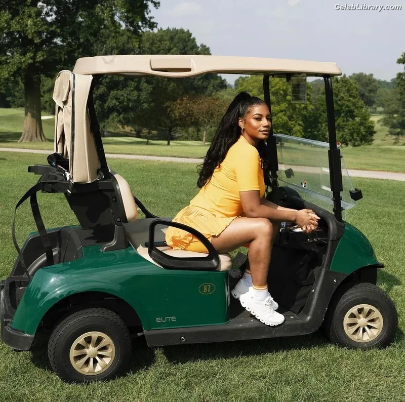 Taylor Rooks photo 14 of 402