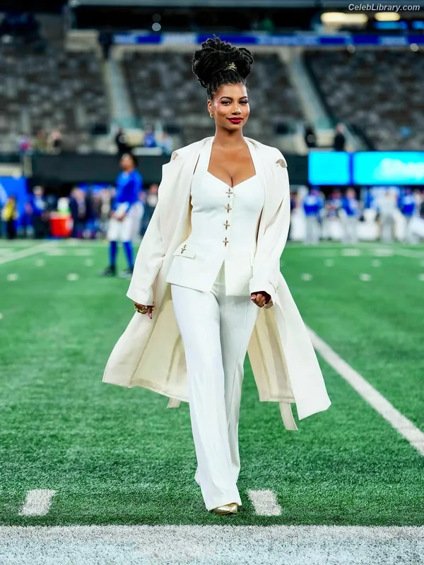 Taylor Rooks photo 3 of 402