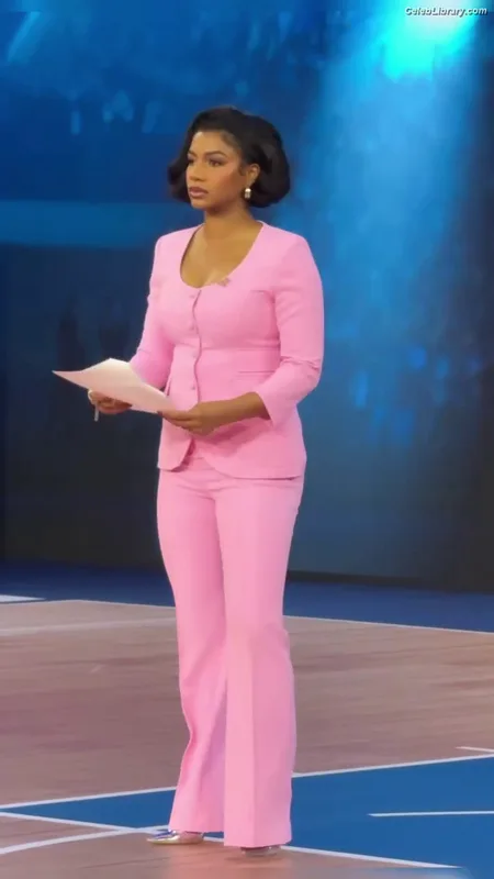 Taylor Rooks photo 3 of 402