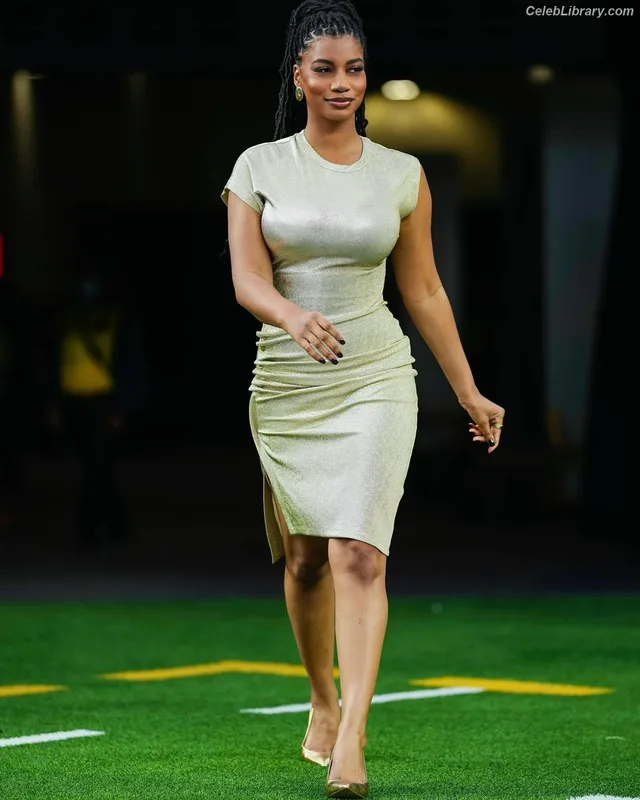 Taylor Rooks photo 8 of 402