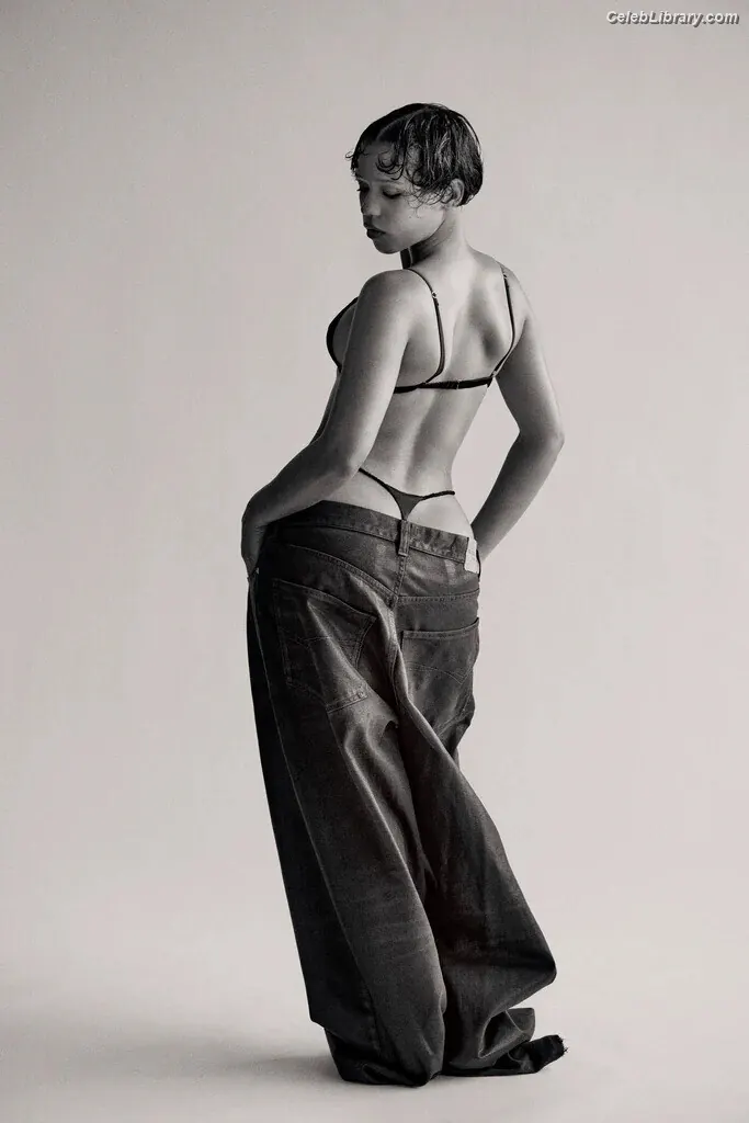 Taylor Russell photo 16 of 263