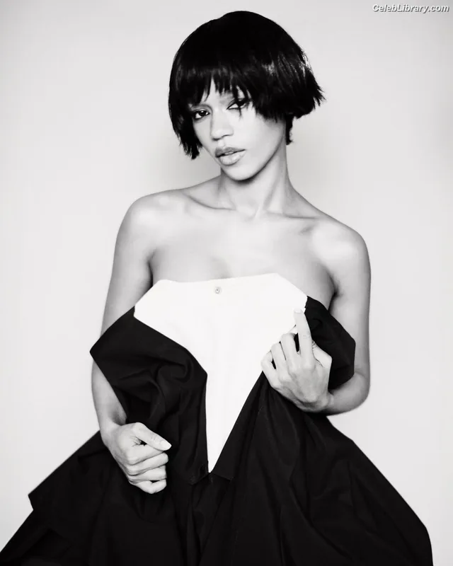 Taylor Russell photo 2 of 264