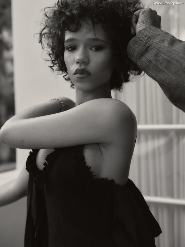 Taylor Russell photo 1 of 264