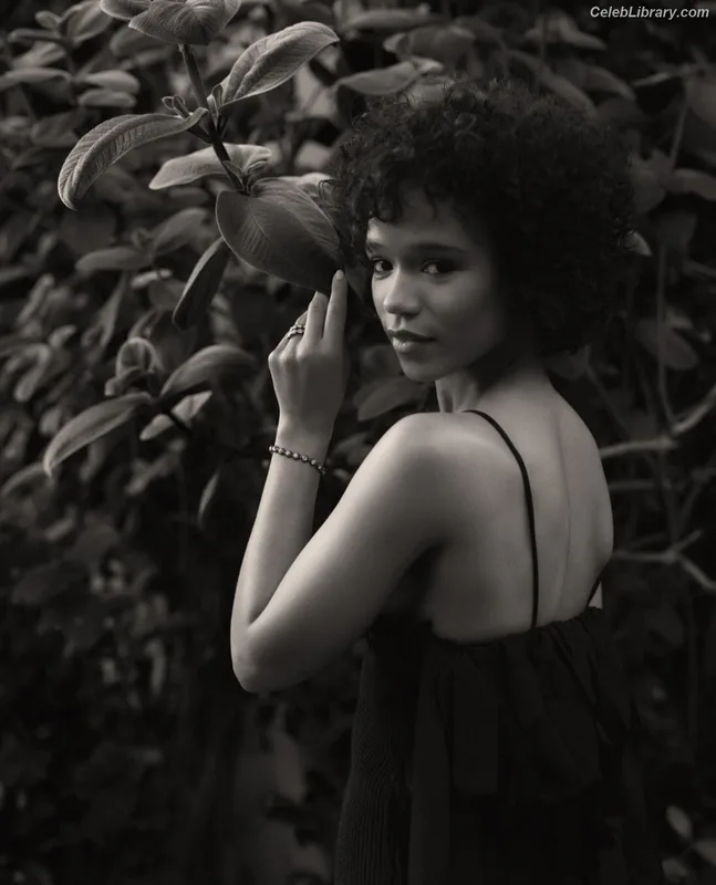 Taylor Russell photo 7 of 264
