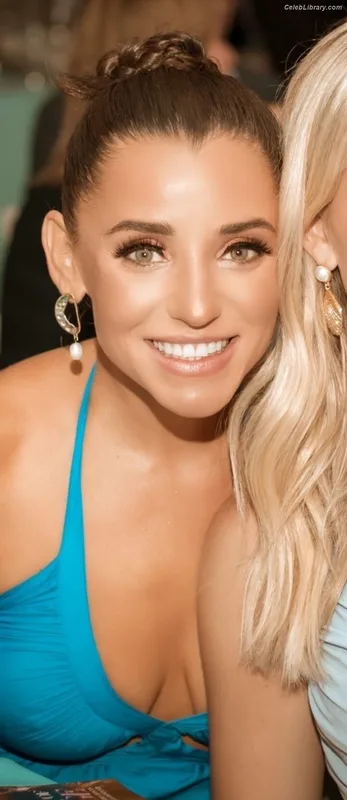 Taylor Stern photo 10 of 45