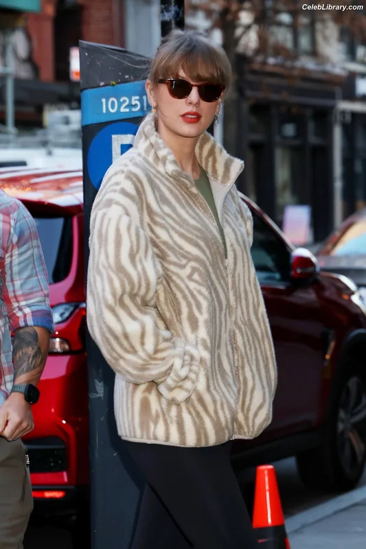 Taylor Swift photo 2 of 4190
