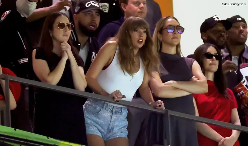 Taylor Swift photo 11 of 4190