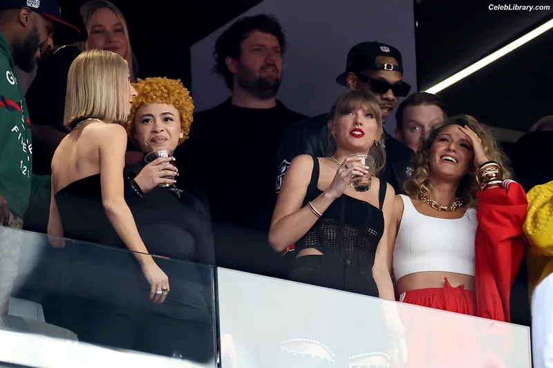 Taylor Swift photo 8 of 4190