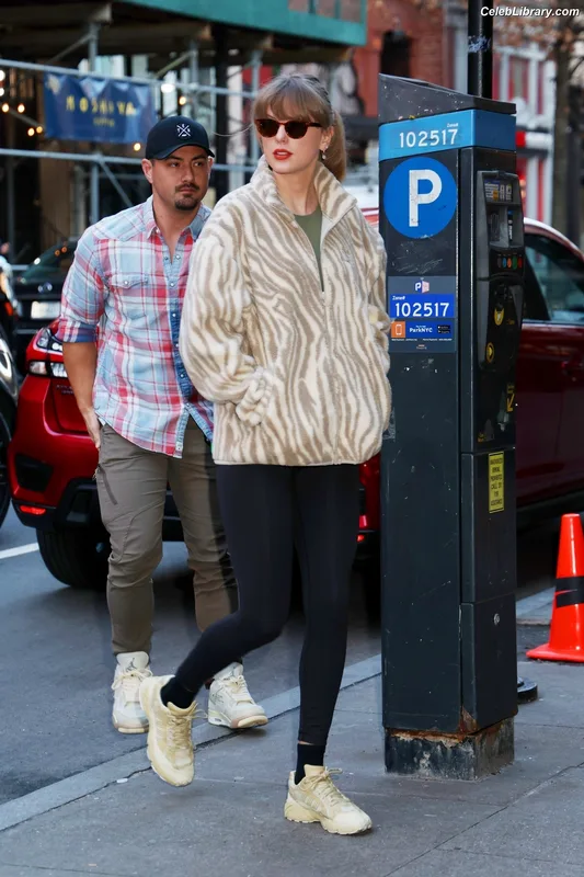 Taylor Swift photo 11 of 4190