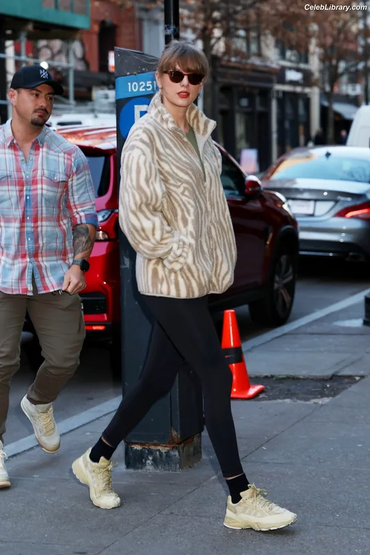 Taylor Swift photo 2 of 4190