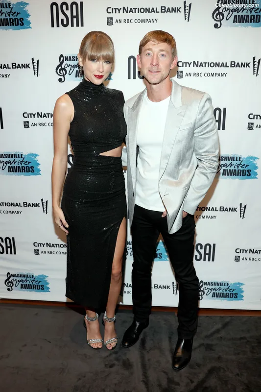 Taylor Swift photo 2 of 4190