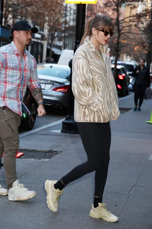 Taylor Swift photo 9 of 4190