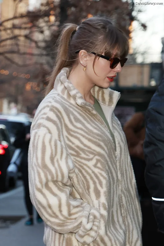 Taylor Swift photo 18 of 4190