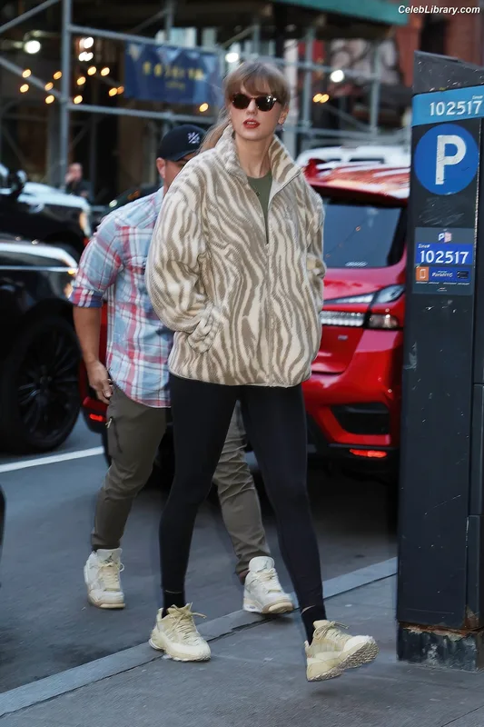 Taylor Swift photo 7 of 4190