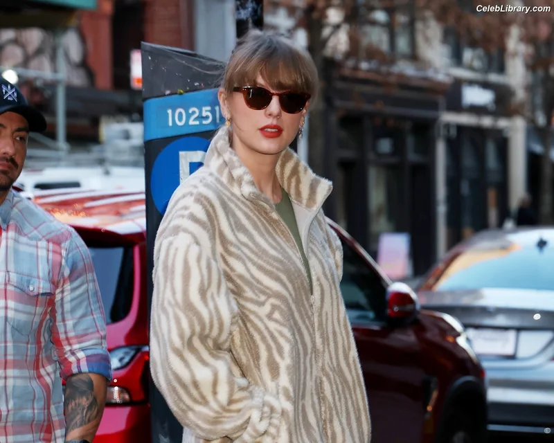 Taylor Swift photo 9 of 4190