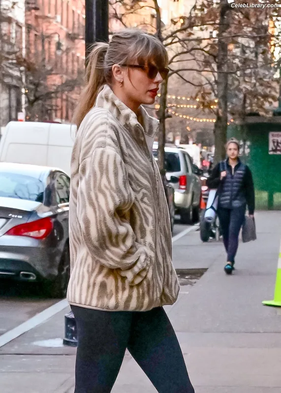 Taylor Swift photo 16 of 4190