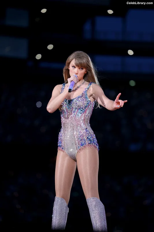Taylor Swift photo 16 of 4190