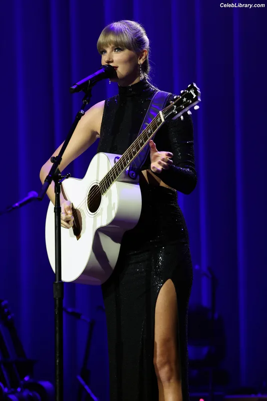 Taylor Swift photo 6 of 4190