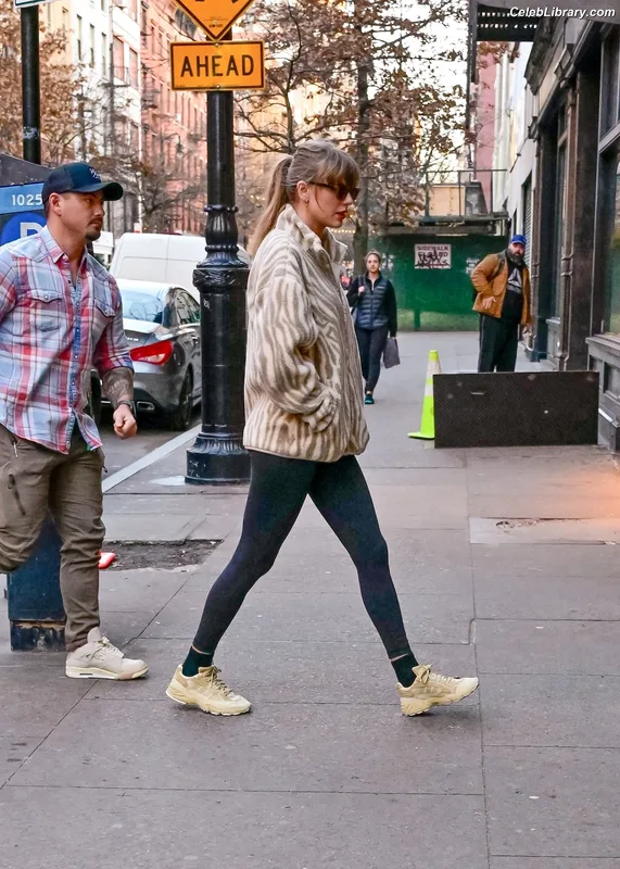 Taylor Swift photo 3 of 4190