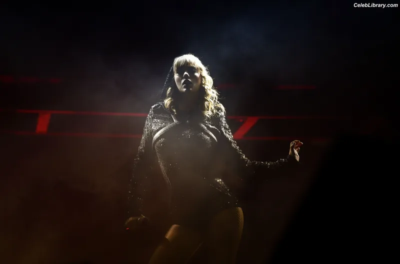 Taylor Swift photo 4 of 4190