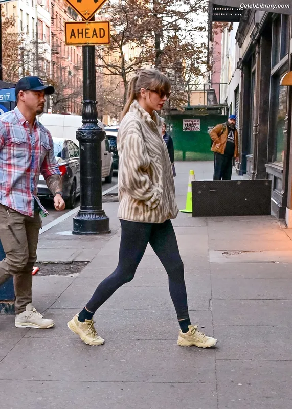 Taylor Swift photo 19 of 4190