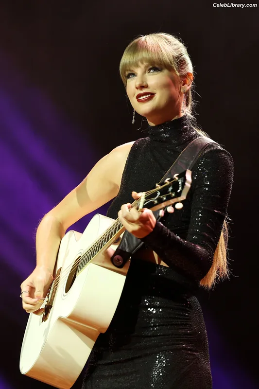 Taylor Swift photo 18 of 4190