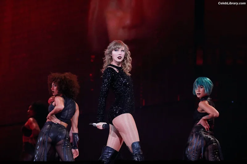 Taylor Swift photo 8 of 4190