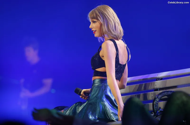 Taylor Swift photo 24 of 4190